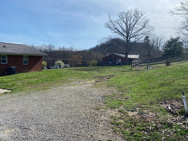 Foto del edificio - 1620 Neals Creek Rd