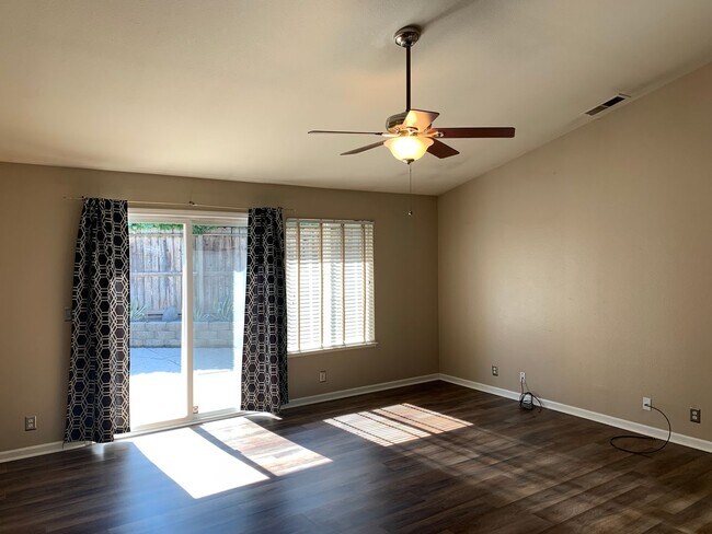 Foto del edificio - 203 Legacy Ln