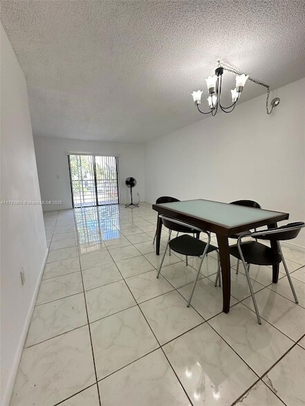 Foto del edificio - 861 NE 209th Terrace