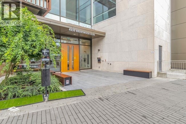 Building Photo - 4650-4650 Brentwood Blvd