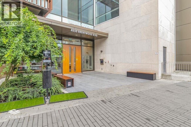 Photo du bâtiment - 4650-4650 Brentwood Blvd