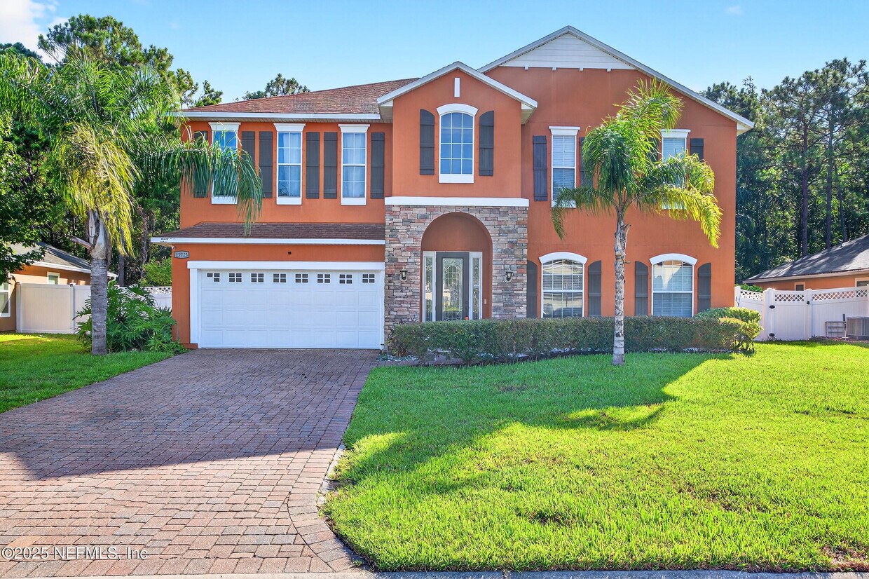 Foto principal - 13725 Devan Lee Dr N