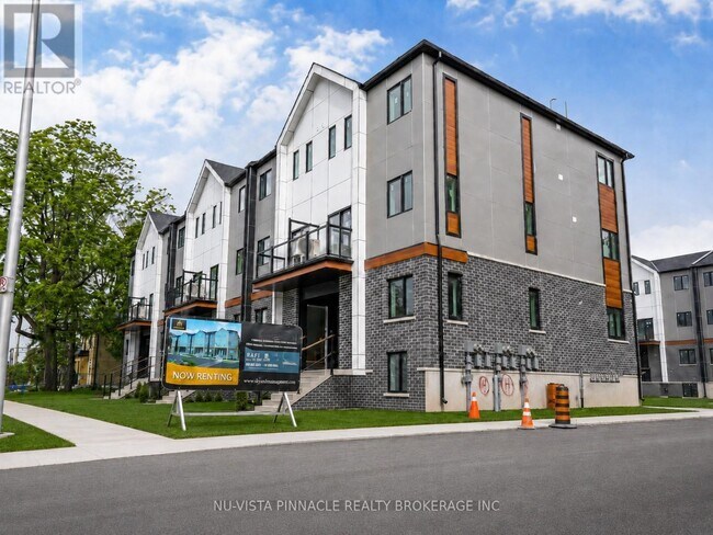 Photo du bâtiment - 1208 Fanshawe Park Rd E