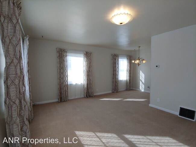 Building Photo - 4 br, 1 bath House - 58 Maplewood