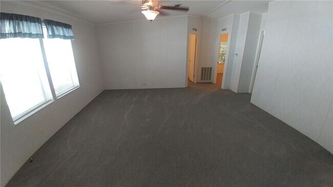 Building Photo - 351 Commodore Dr