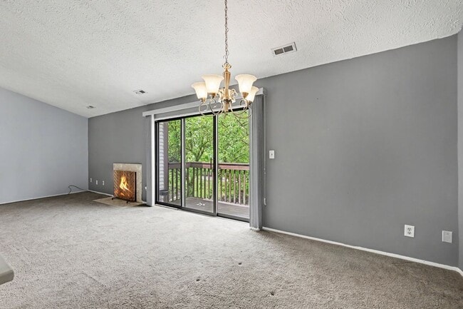 Foto del edificio - 24225 Evergreen Rd