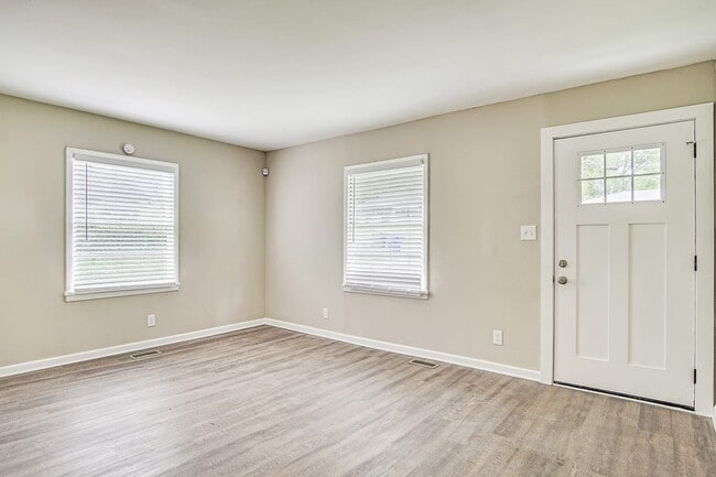 Building Photo - 285 Argus Cir