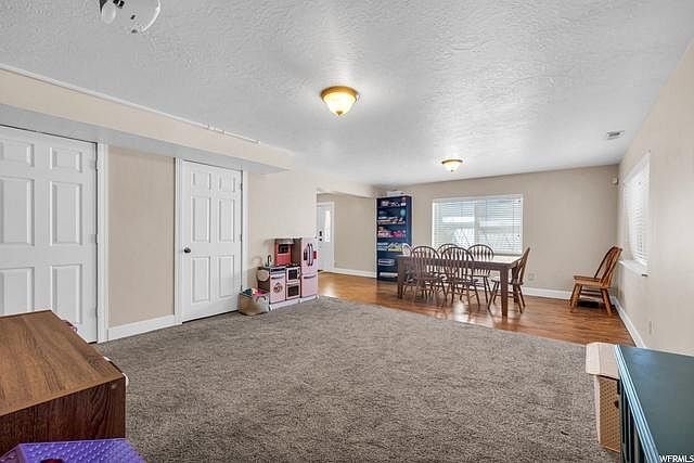 Foto del edificio - 225 Hansen Ridge Dr