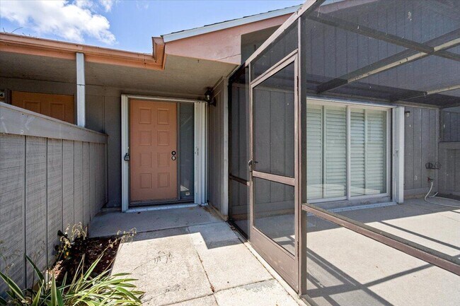 Foto del edificio - 3902 NW Cinnamon Tree Cir