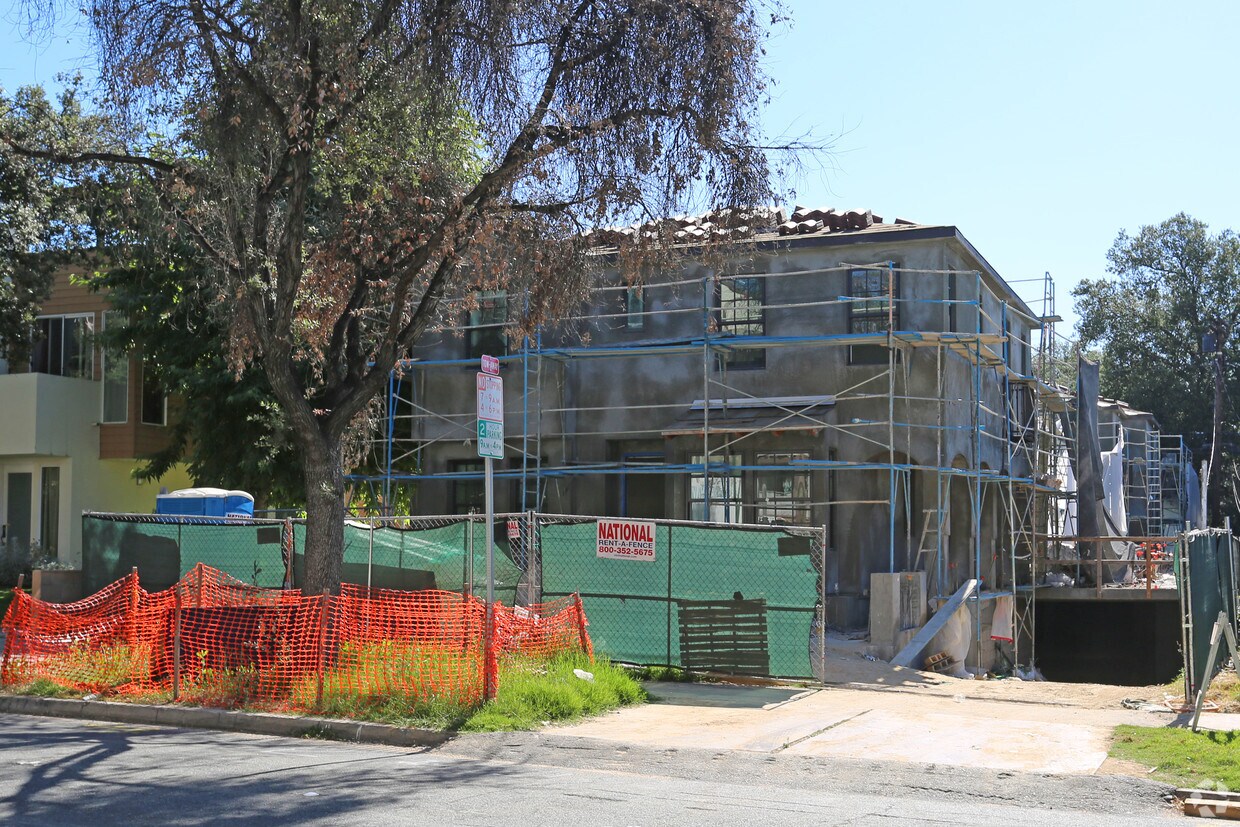 Building Photo - Allen Garden