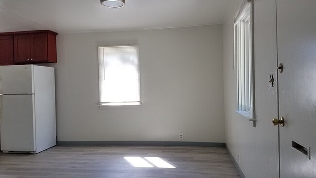 Dinning area - 2462 Rock St