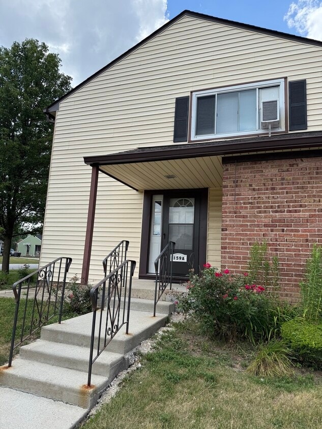 Primary Photo - 159 Hemlock St