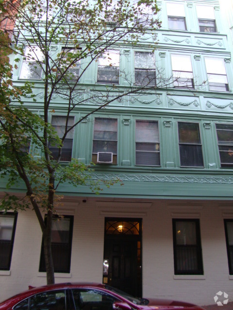 Building Photo - 32 Grove St
