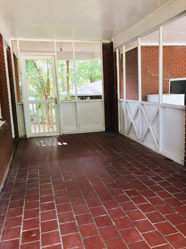 Building Photo - 3630 Vernon Dr