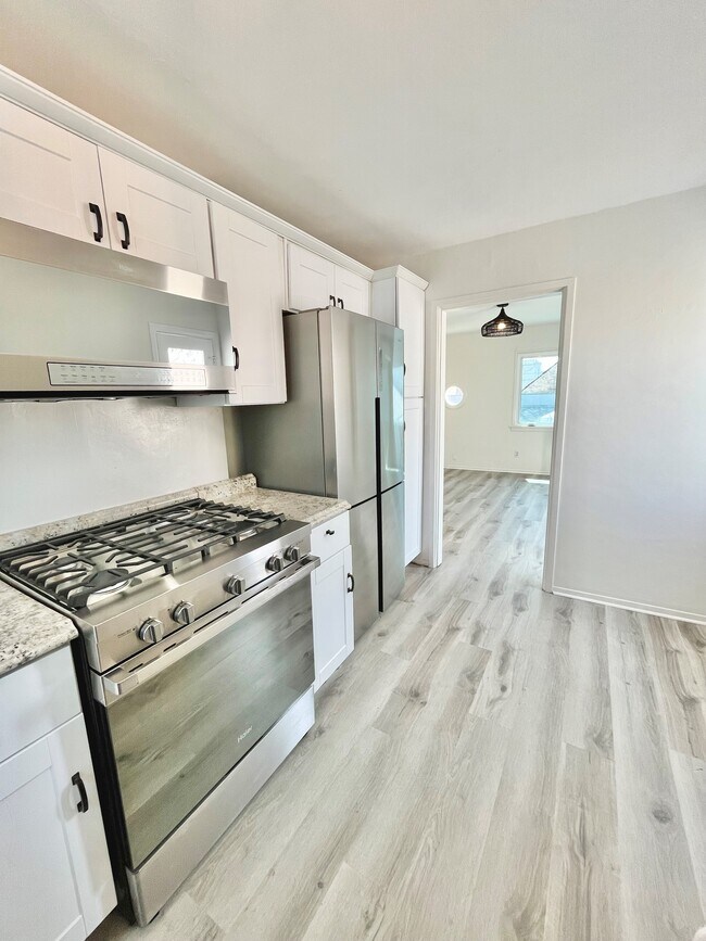 Building Photo - 208 Marine Ave