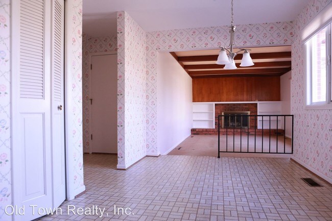 Building Photo - 4 br, 2.5 bath House - 2059 Ascot Rd