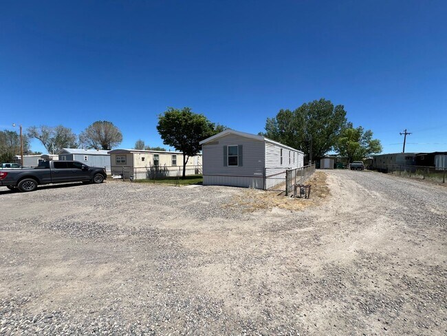 Foto del edificio - 3 Bed 2 Bath Updated Mobile Home w/ Fenced Yard & Many Amenities