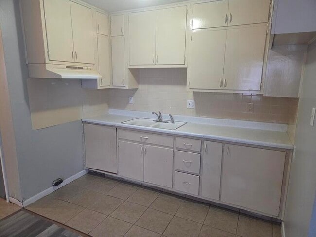 Photo - 2826 S Pennsylvania St Apartment