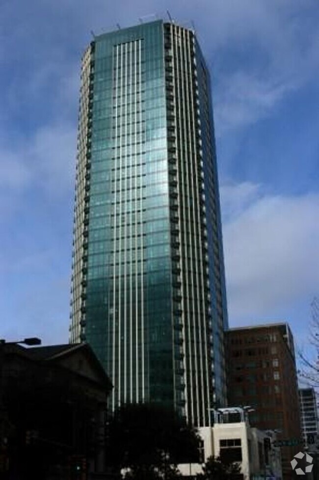 Building Photo - 500 Throckmorton St