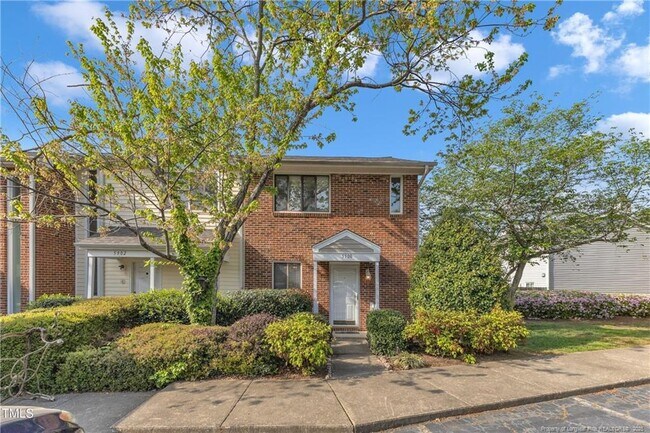 Foto del edificio - 5900 Shady Grove Cir