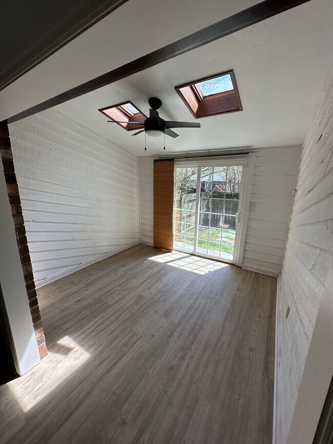 Foto del edificio - 951 Beresford Ct