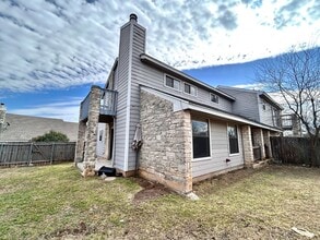 Building Photo - 1758-1760-1760 Horseshoe Cir