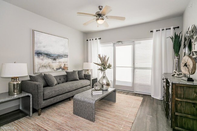 Building Photo - 1 br, 1 bath Apartment - 5319 Gibson St 233