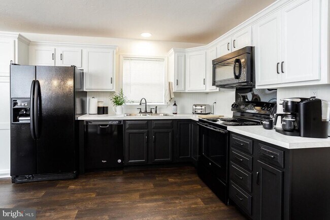 Foto del edificio - 2360 N Penryn Rd