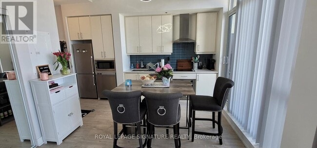 Building Photo - 75 The Donway W