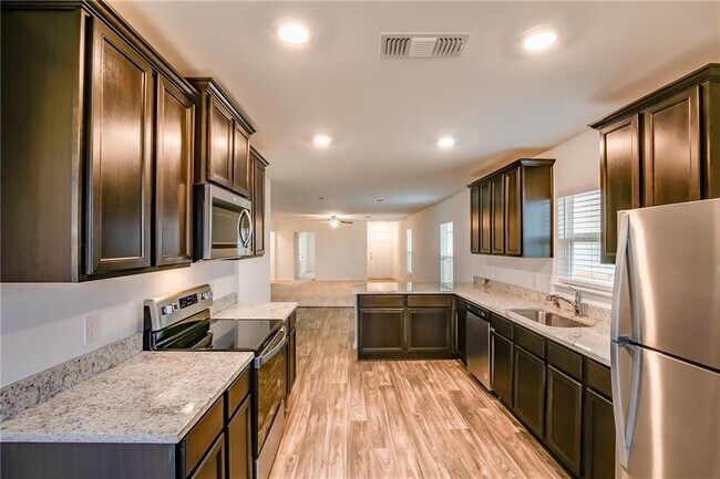 Foto del edificio - 617 Riverdale Dr