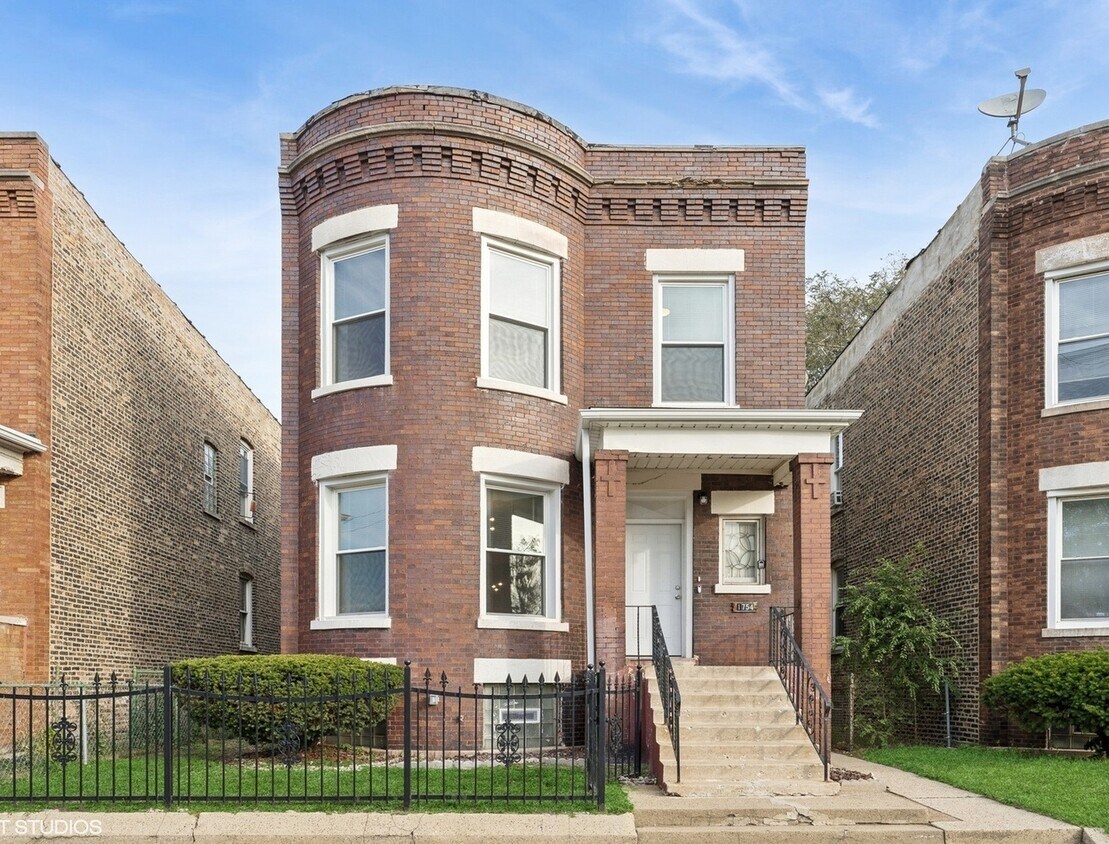 Primary Photo - 1754 E 73rd St