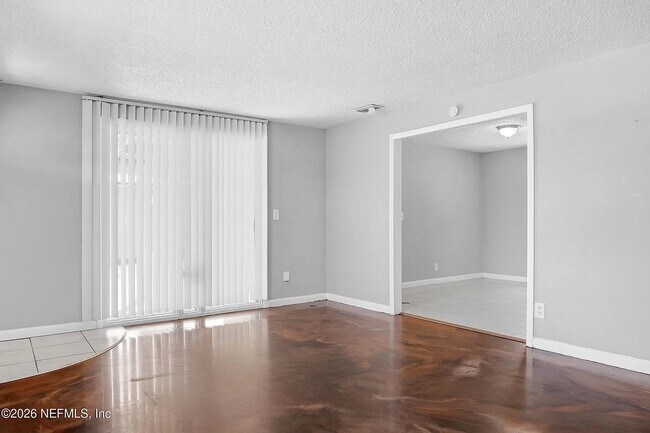 Foto del edificio - 5829 Ensenada Rd