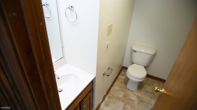 Foto del edificio - 3 br, 1.5 bath Townhome - Oxford Hill  Tow...