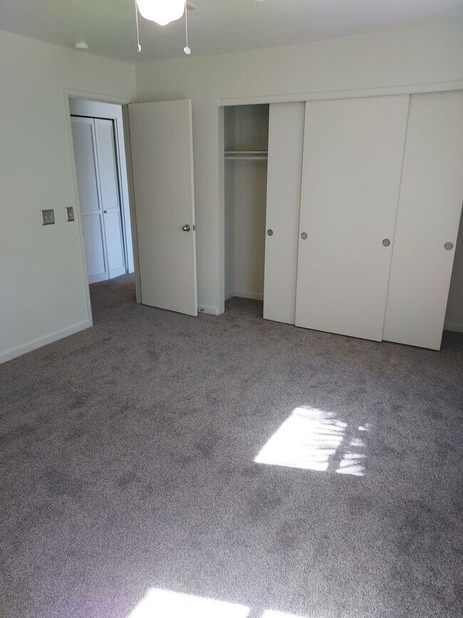 Foto del edificio - 2ND FLOOR CONDO FOR RENT