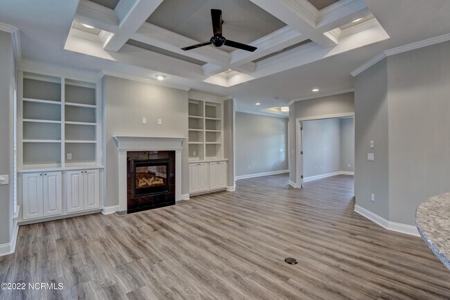Building Photo - 8450 Oak Abbey Trail NE