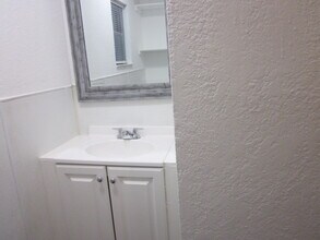 Building Photo - 1210 N Oak St