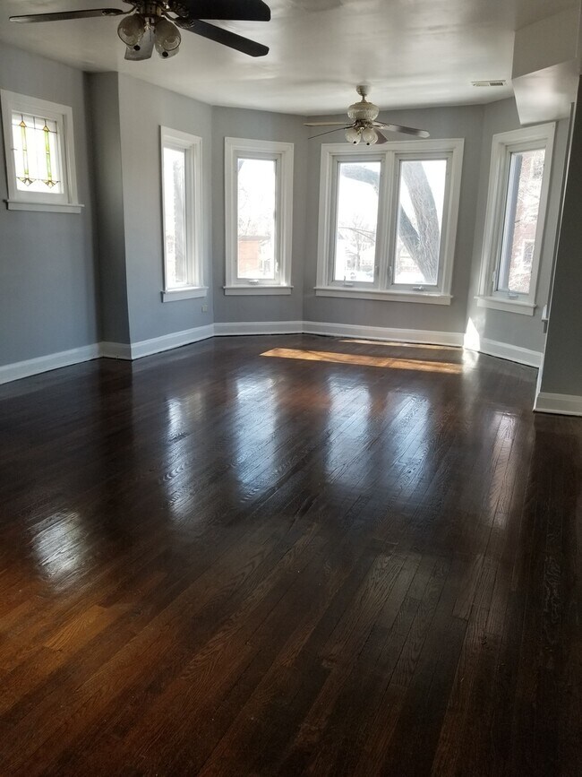 Foto del edificio - 7557 S Stewart Ave