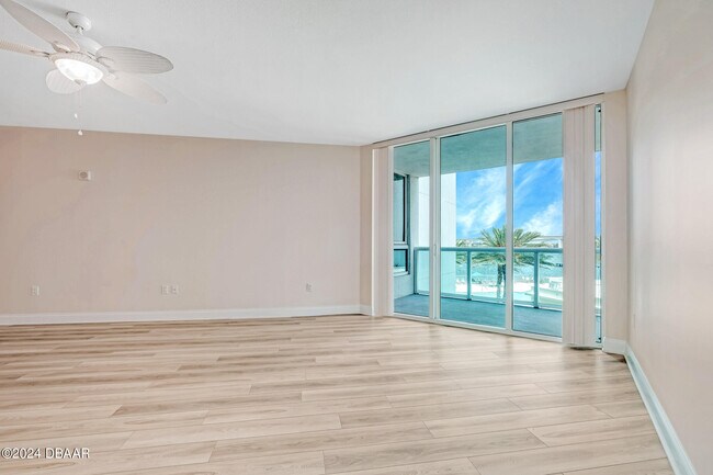 Building Photo - 241 Riverside Dr