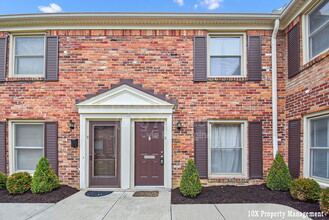 Building Photo - 911 Manor Ln