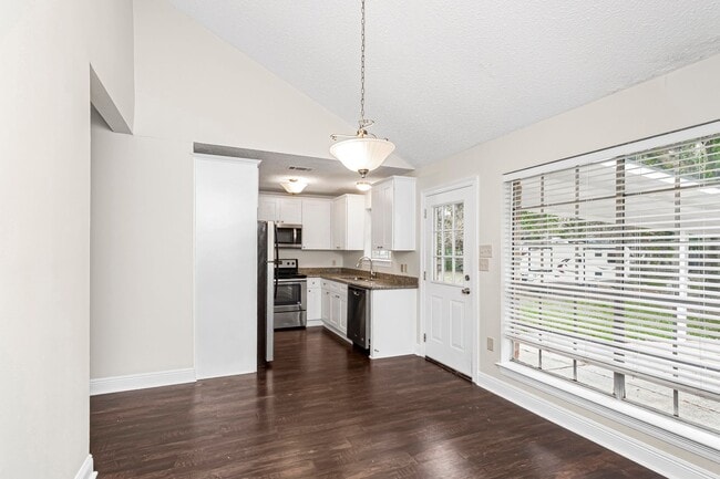 Building Photo - 3 Bedroom Home located off  N Jefferson Hwy.