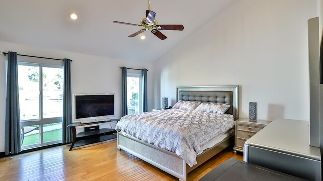 Building Photo - Room Rental in Villa Park