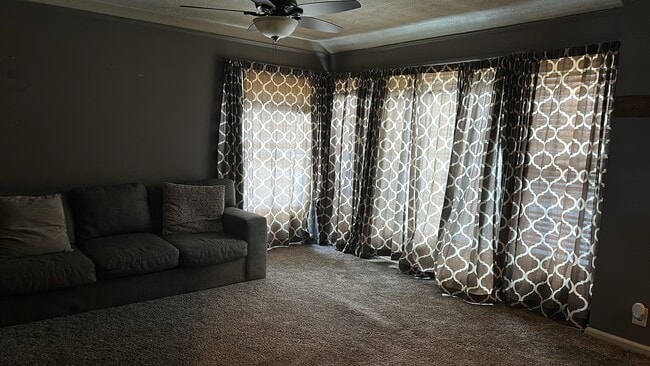 Foto del edificio - 3340 Dudley St