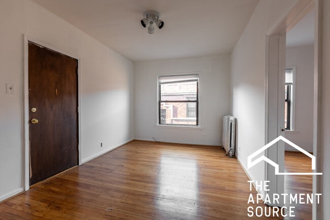 Building Photo - 929 W Sunnyside Ave