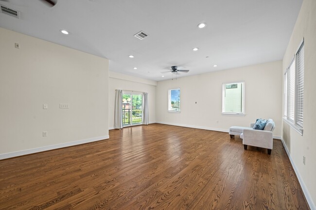 Building Photo - 2218 Converse St