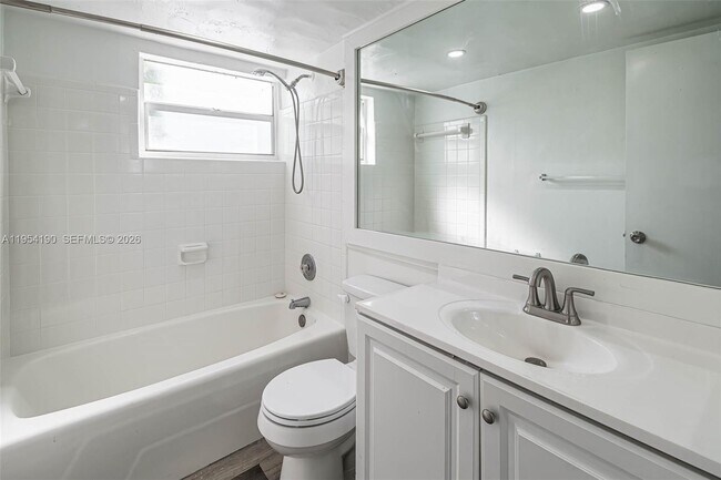 Foto del edificio - 2025 Miami Rd