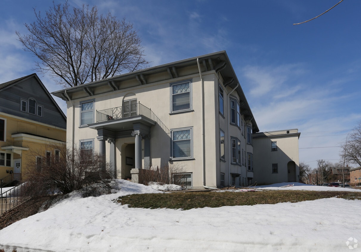 Building Photo - 2400 Aldrich Ave S