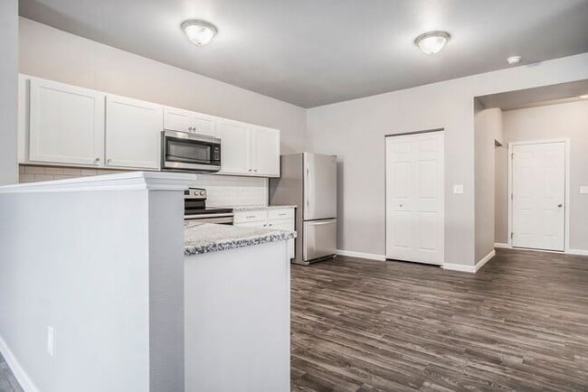 Building Photo - 15921 Cedar Dr