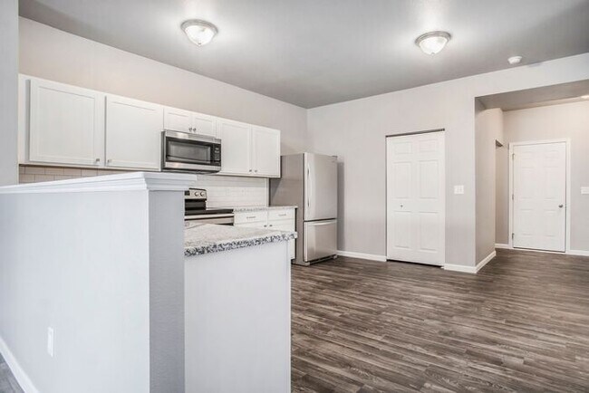 Foto del edificio - 15921 Cedar Dr