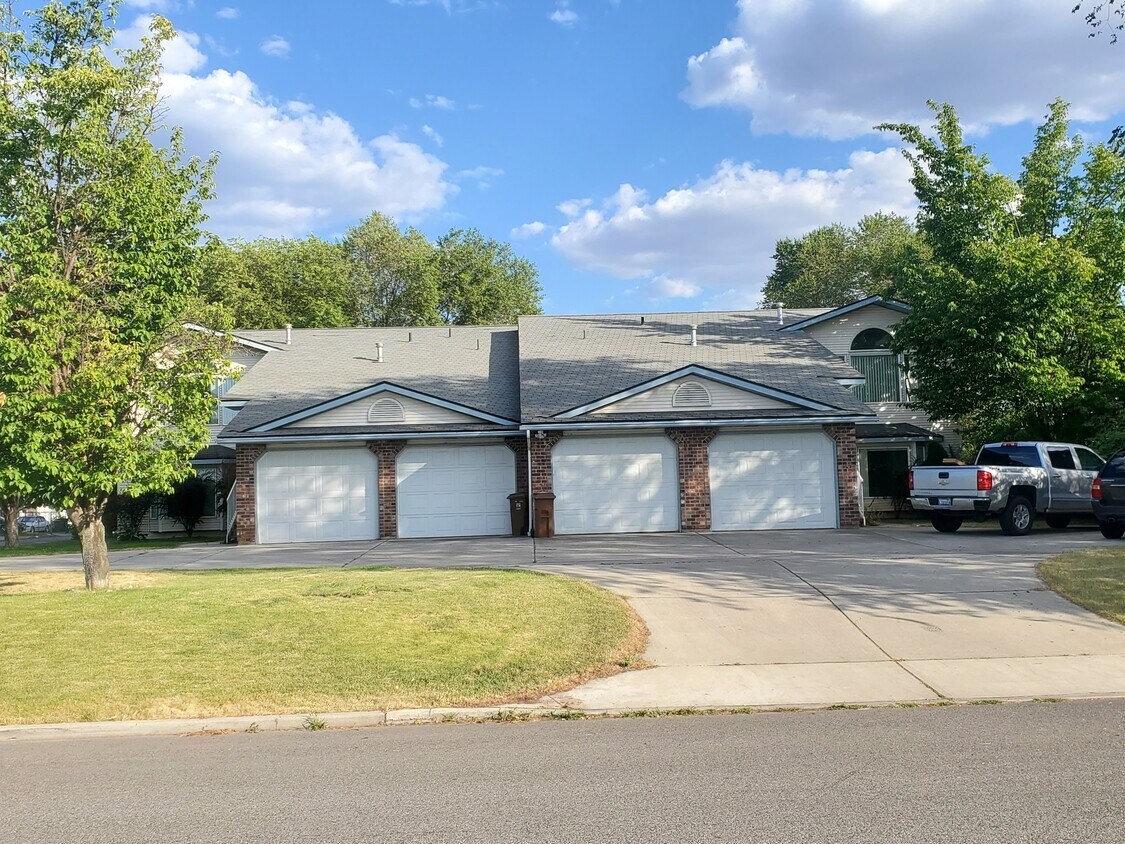Primary Photo - 2326 E South Riverton Ave