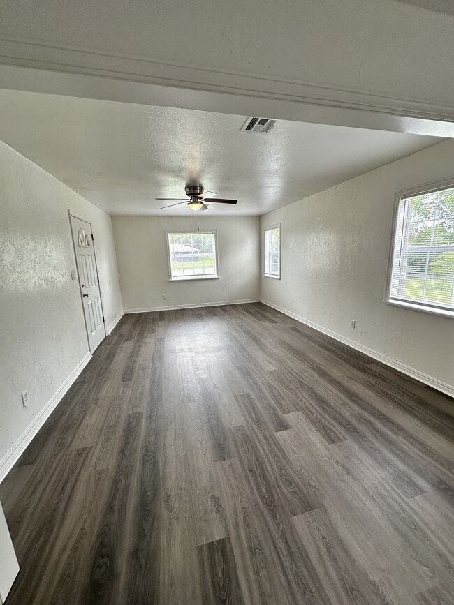 Building Photo - 4309 Springlake Dr